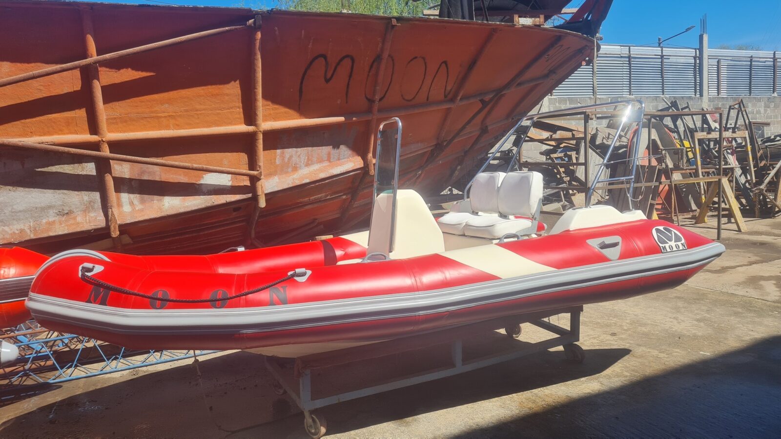 Semirrigido Moon 440