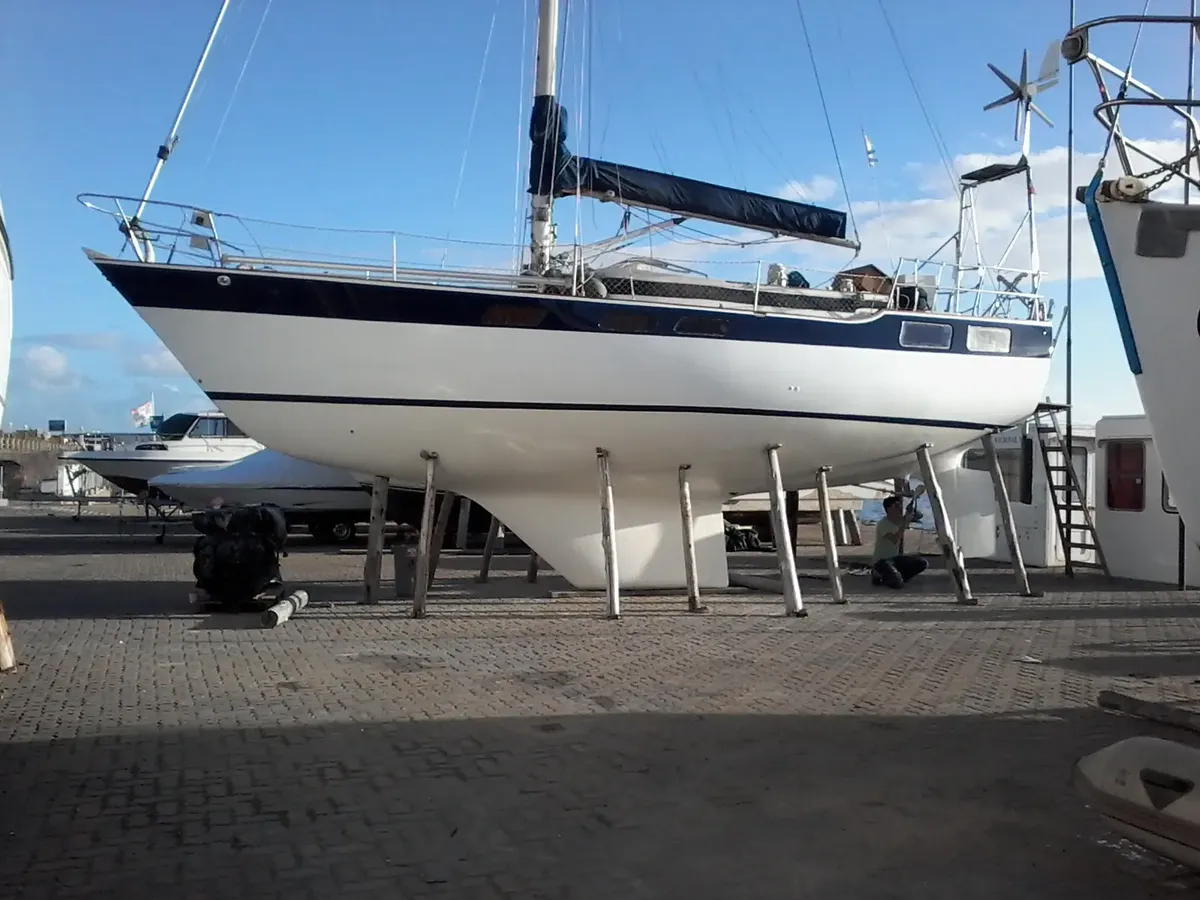 Wauquiez Amphora 38 Sloop Skeg.