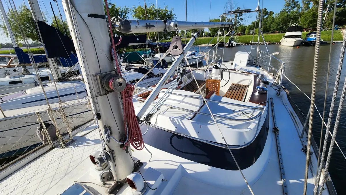 Wauquiez Amphora 38 Sloop Skeg.