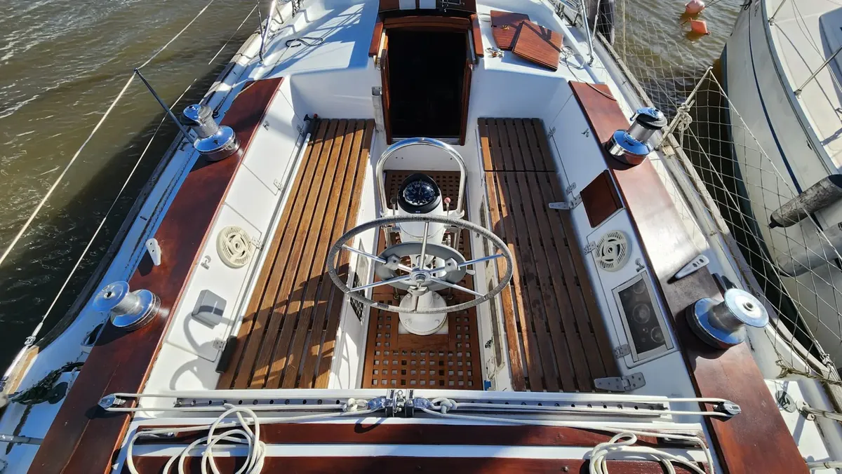 Wauquiez Amphora 38 Sloop Skeg.