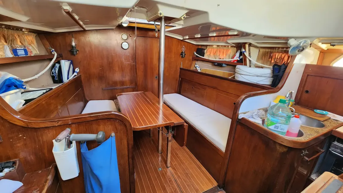 Wauquiez Amphora 38 Sloop Skeg.