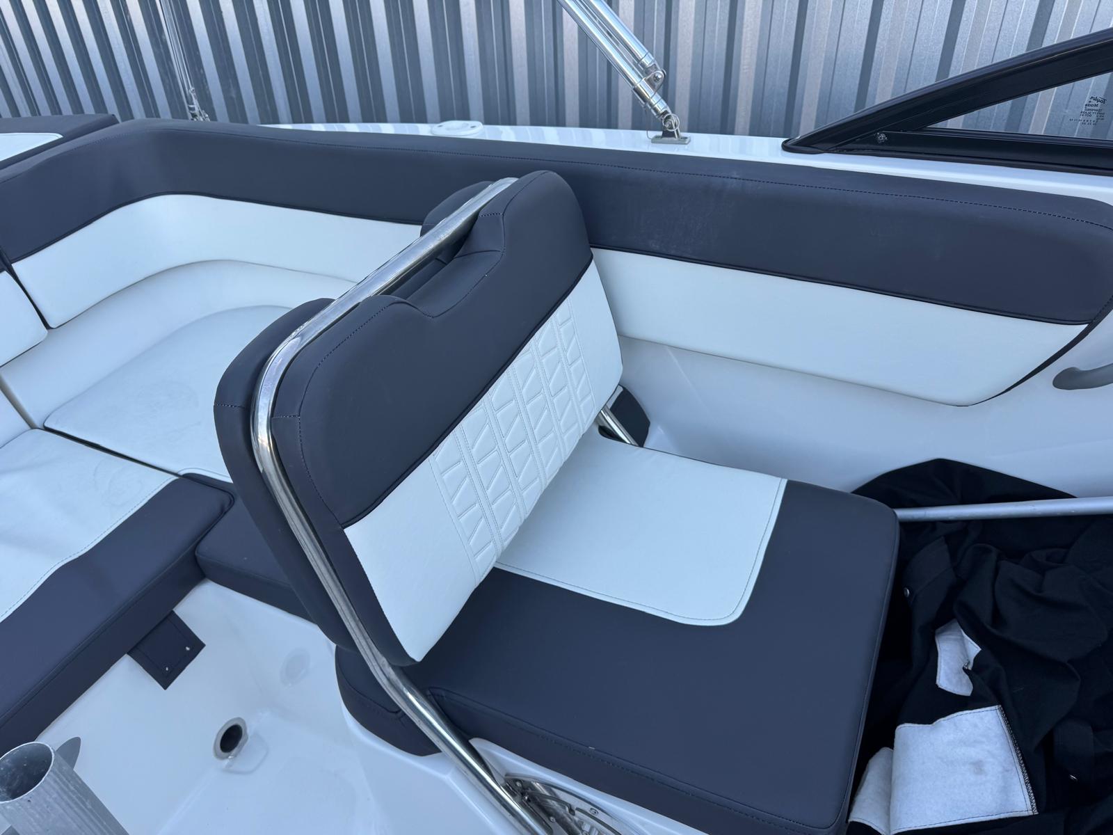 Bayliner VR5