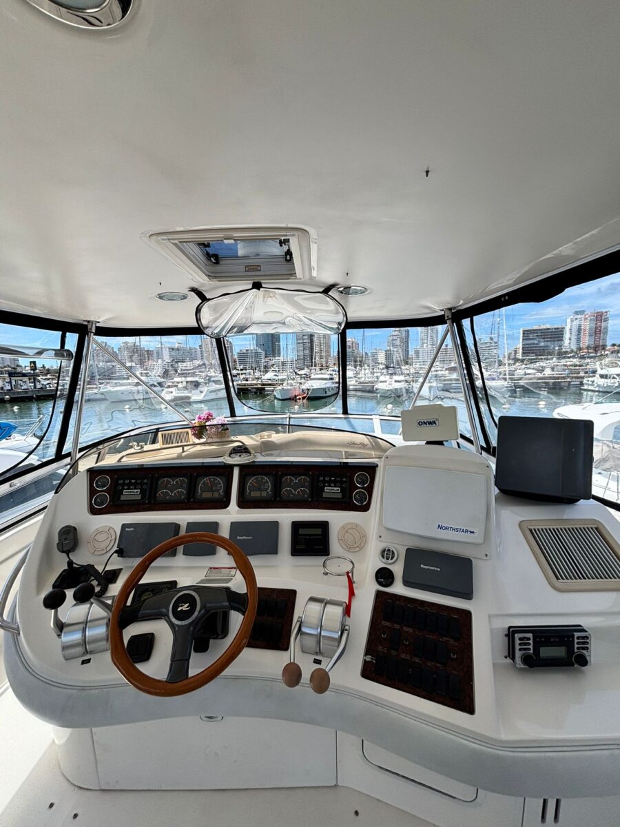 Sea Ray 48 sedan bridge