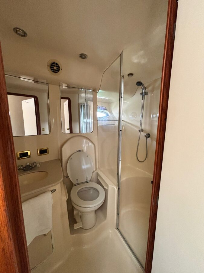 Sea Ray 48 sedan bridge