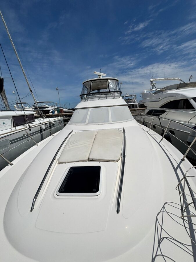 Sea Ray 48 sedan bridge