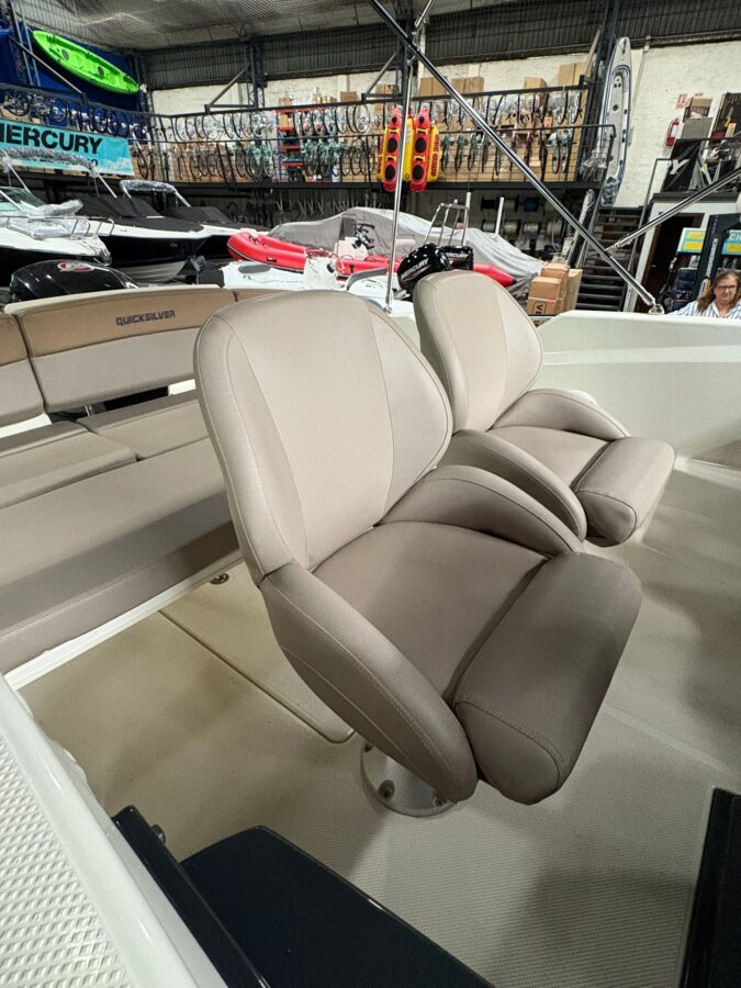 Quicksilver Activ Cabin 555