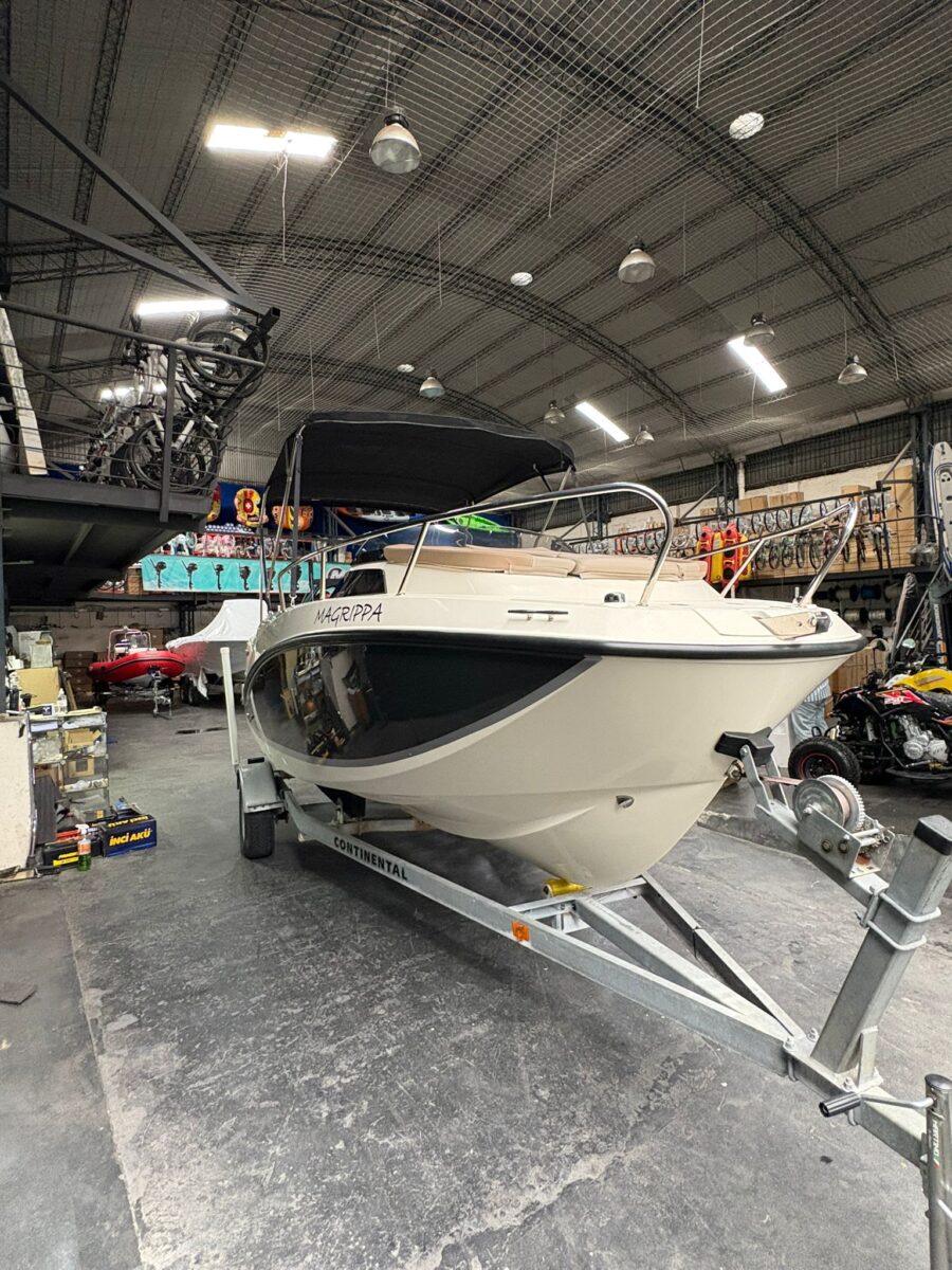 Quicksilver Activ Cabin 555